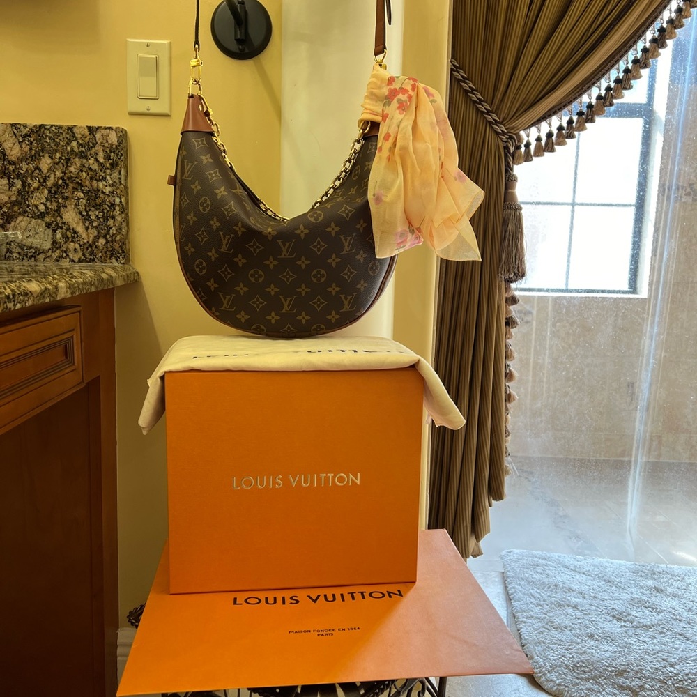 Authentic LV Hobo Loop - new with no tag